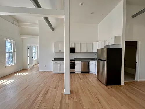 155 River St #5D Photo 1