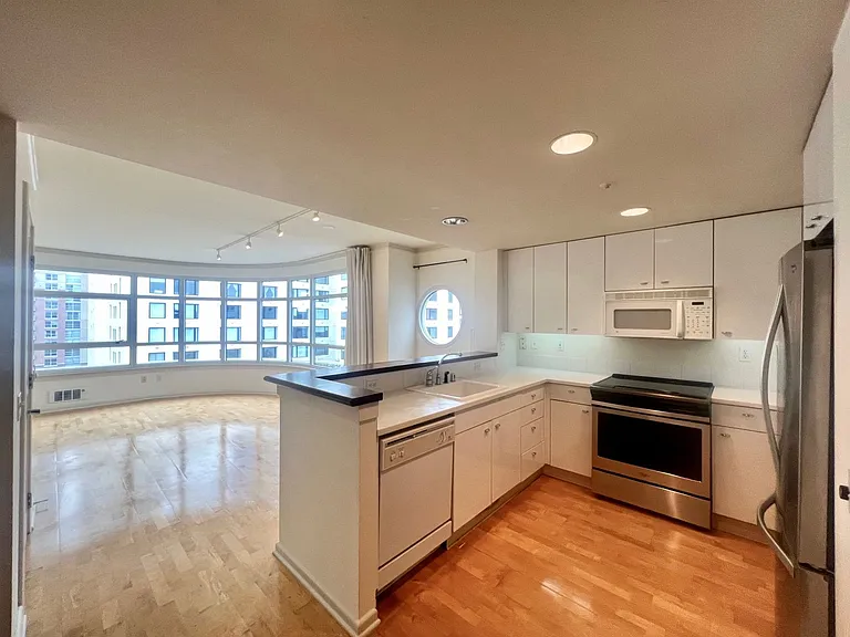 403 Main St #709 — Photo 2