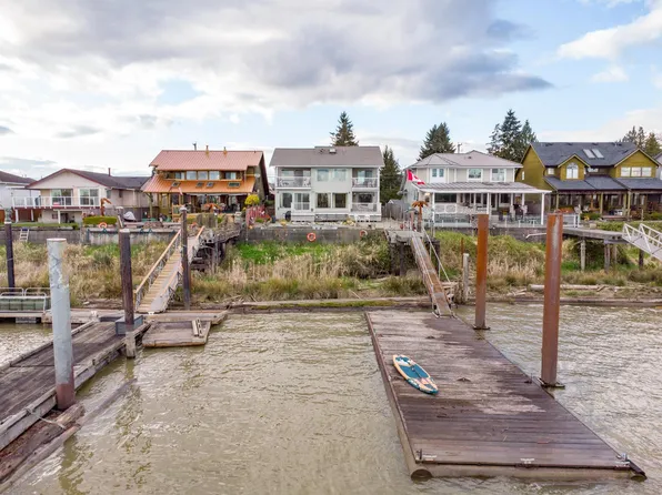 20346 Wharf St, Maple Ridge, BC V2X 1A3