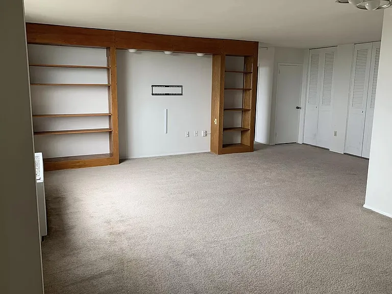 1 E University Pkwy #1208 — Photo 7