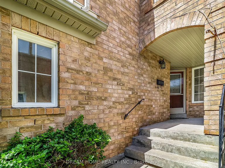 2832 Galleon Cres — Photo 2