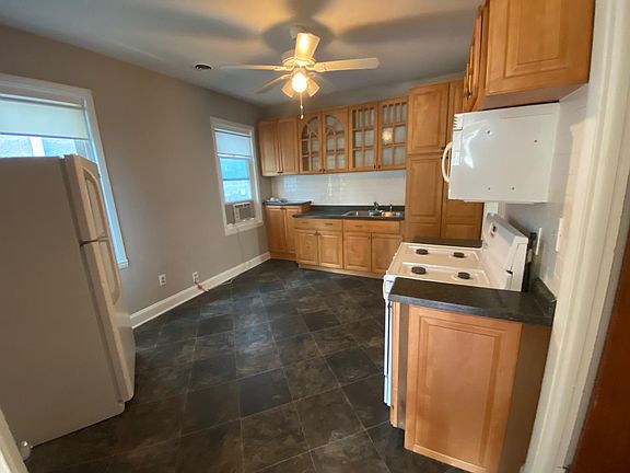 3rd image of 910 N Paulina St #2F