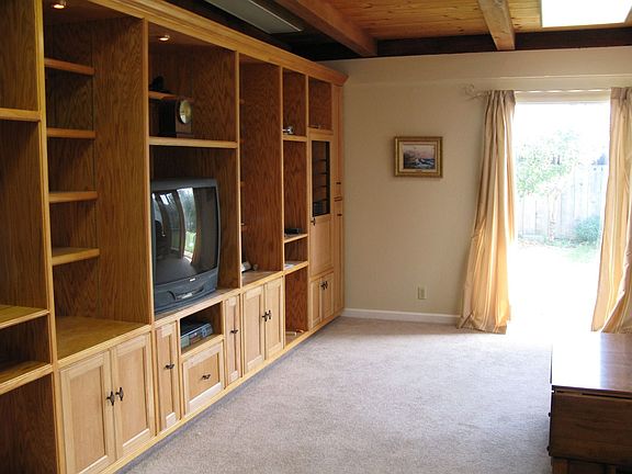 Bonus Rm w/Built-Ins