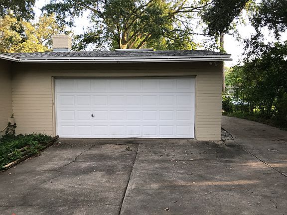 Garage entrance in rear