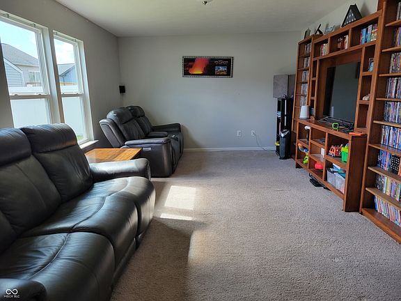 5th image of 299 Wilkes Ct