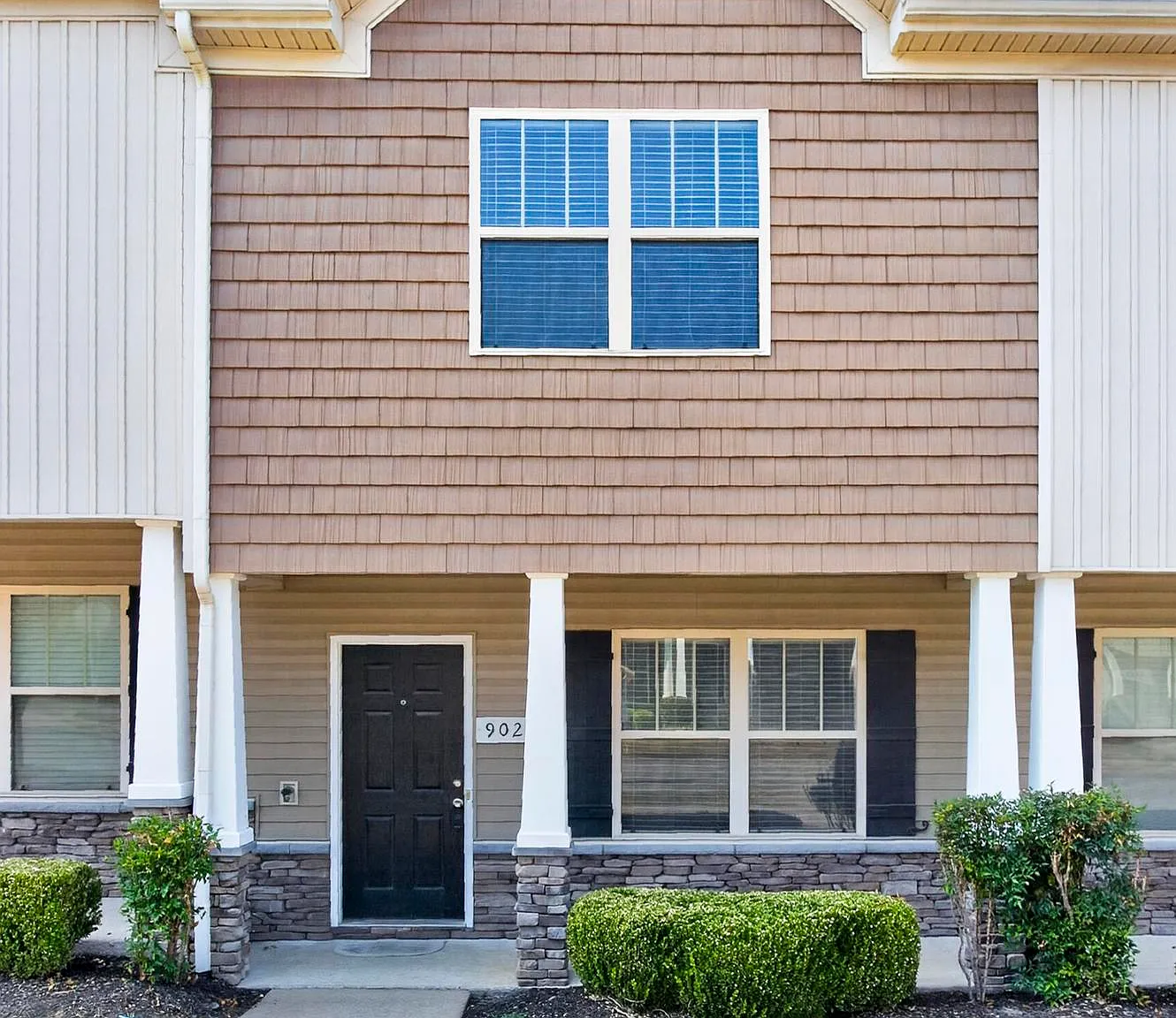 2 bed, 2.5 bath, 1258 sqft, $1,600 — Photo 3