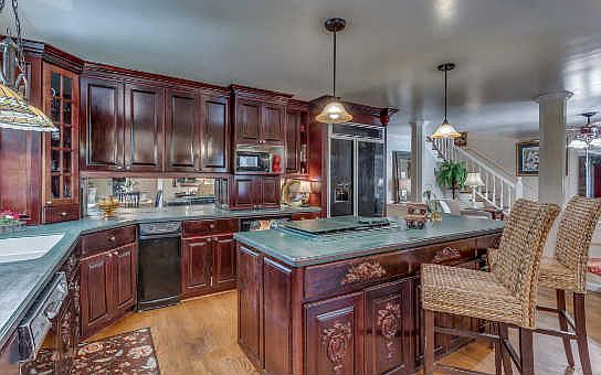 5th image of 395 Sanford Ln