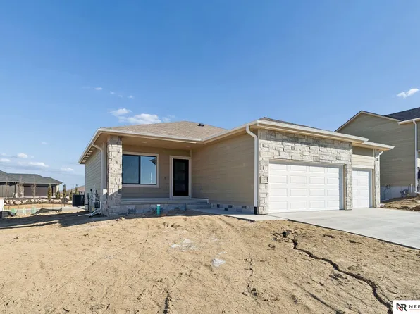 11910 Horizon St, Papillion, NE 68046