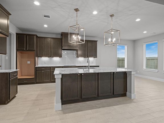 2nd image of 3414 Everglade Ln