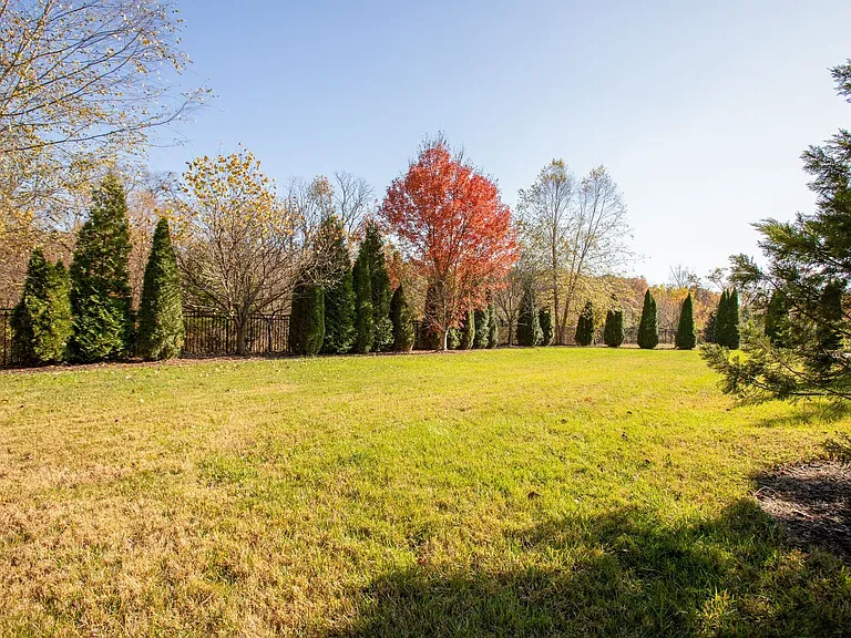 417 Gambrel Ct — Photo 52