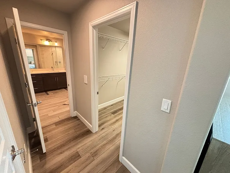 11194 Formosa Springs Ct — Photo 40