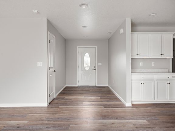 4th image of 311 E Prestige Dr