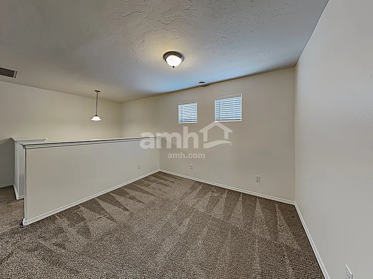 724 N Carisbrooke Ave — Photo 9