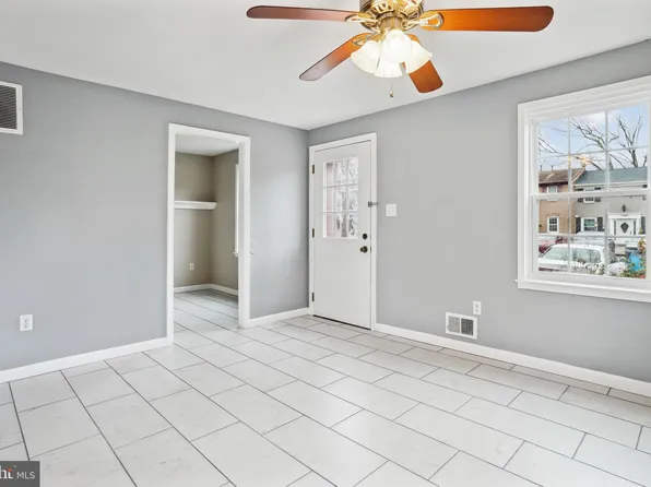 1426 Deerfield Ln, Woodbridge, VA 22191