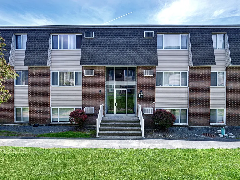 Highland Club Apartments — Photo 6