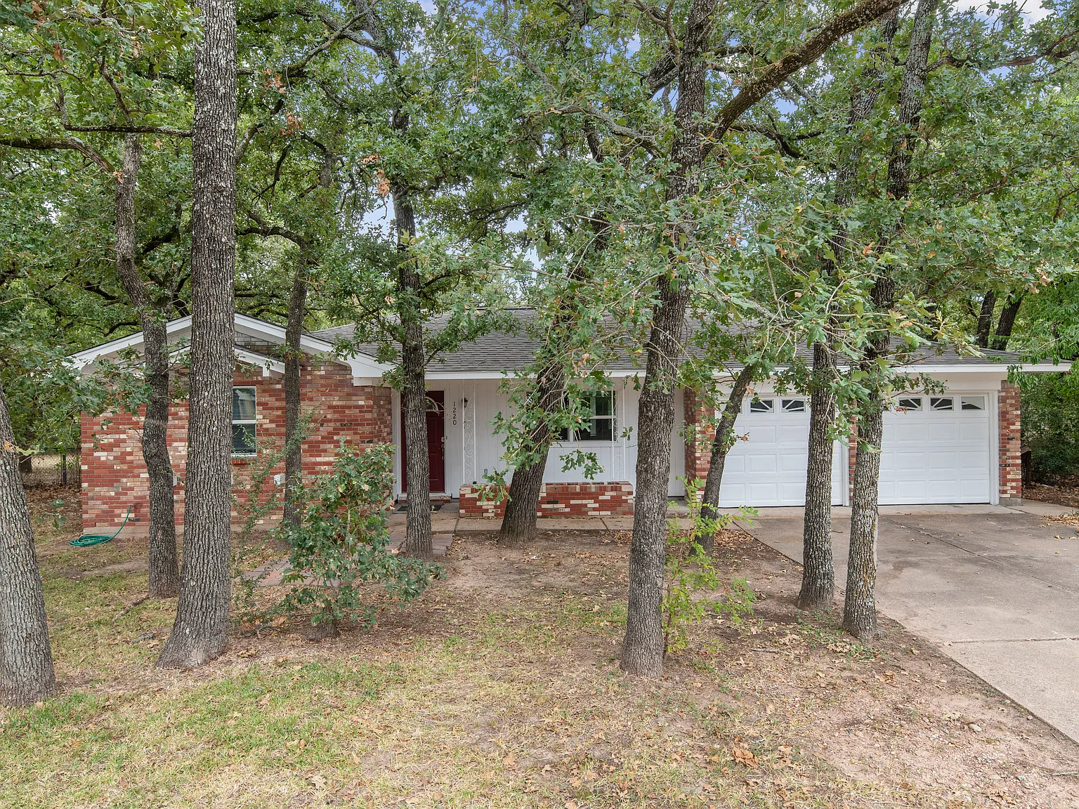 3 bed, 1200 sqft, $2,200 — Photo 3