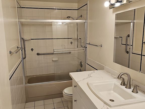 5th image of 8044 NE Bothell Way APT 3