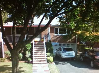 1310 Oleri Ter, Fort Lee, NJ 07024