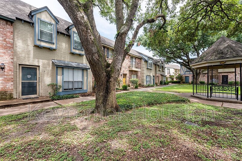 1st image of 14703 Barryknoll Ln APT 18
