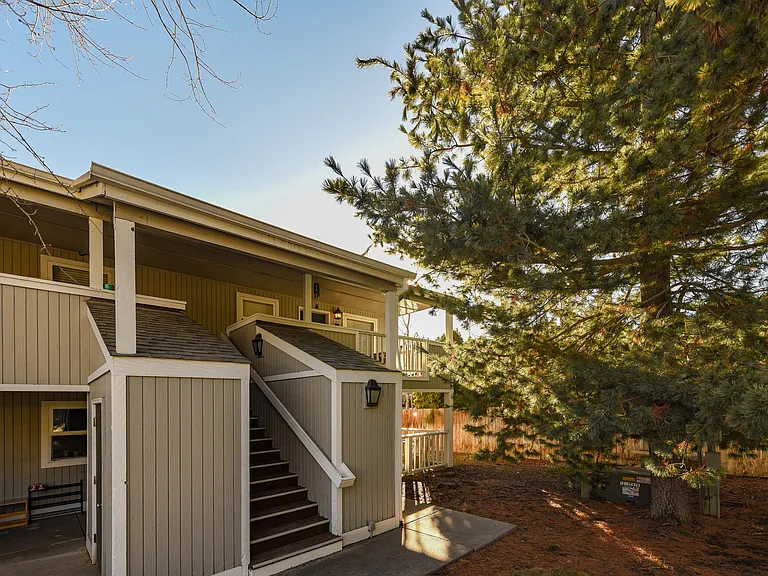 1439 NW Juniper St #12 — Photo 3