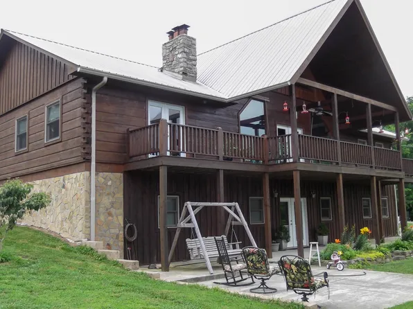 660 Vaden Hill Ln, Bethpage, TN 37022