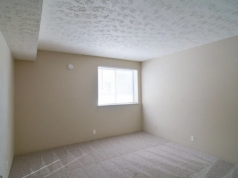 Cottonwood Apartments — Photo 23
