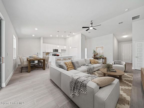 3rd image of 2695 Carson Dr SE
