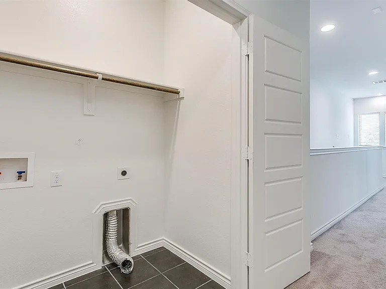 205 Athenia Dr — Photo 20