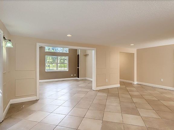 3rd image of 2415 Clay Ct