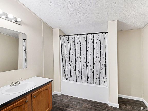3rd image of 4281 Louie Ln