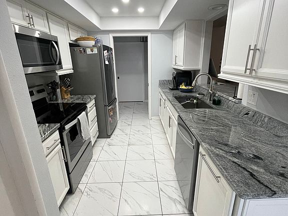 3rd image of 115 N Bay Hills Blvd