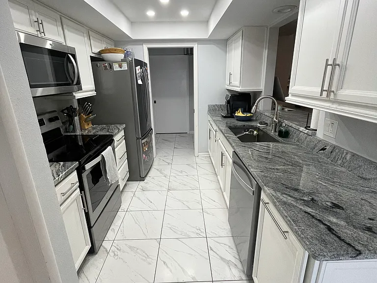 115 N Bay Hills Blvd — Photo 3