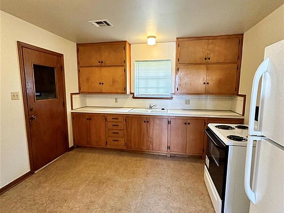 4th image of 6203 NW Ash Ave