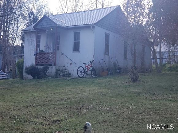 2nd image of 413 Cliff Rd SE