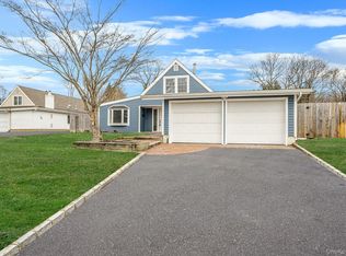 167 Silverleaf Ln, Islandia, NY 11749