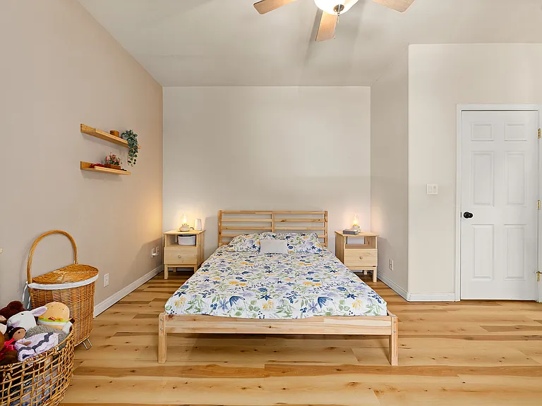 2048 Woodland Dr — Photo 9