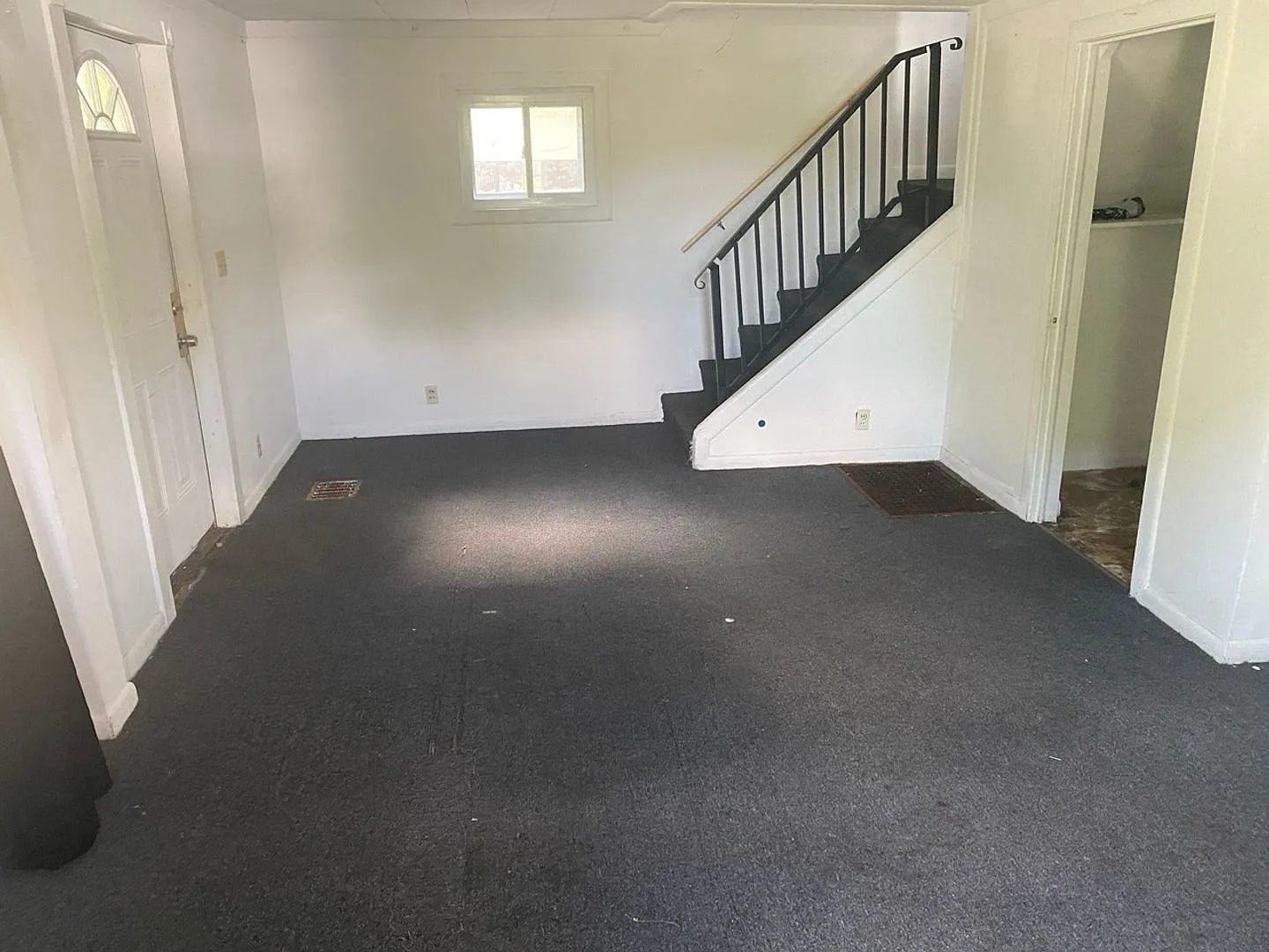 Spacious 2-Bedroom Home for Lease in Akron — Photo 3