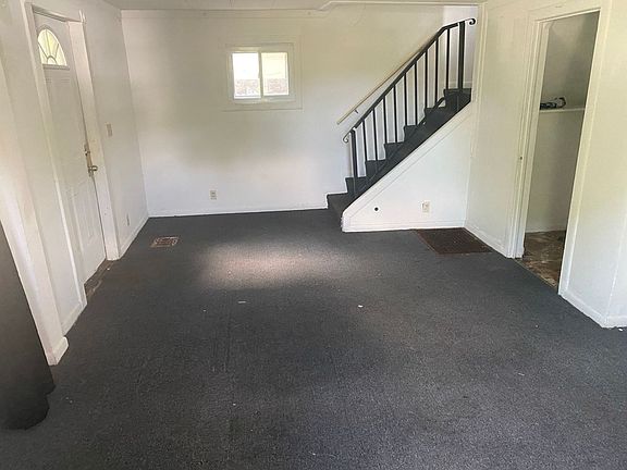 3rd image of 393 E Thornton St