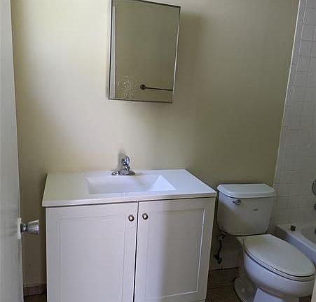 5th image of 5092 SW 26th Ave