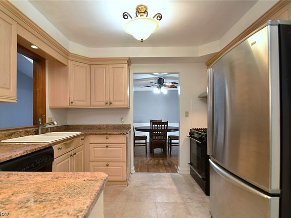 5th image of 2668 Elmhurst Dr