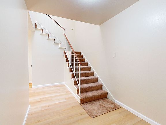 4th image of 470 42nd St #D