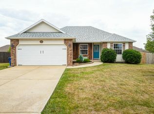 709 W Lexington Cir, Clever, MO 65631