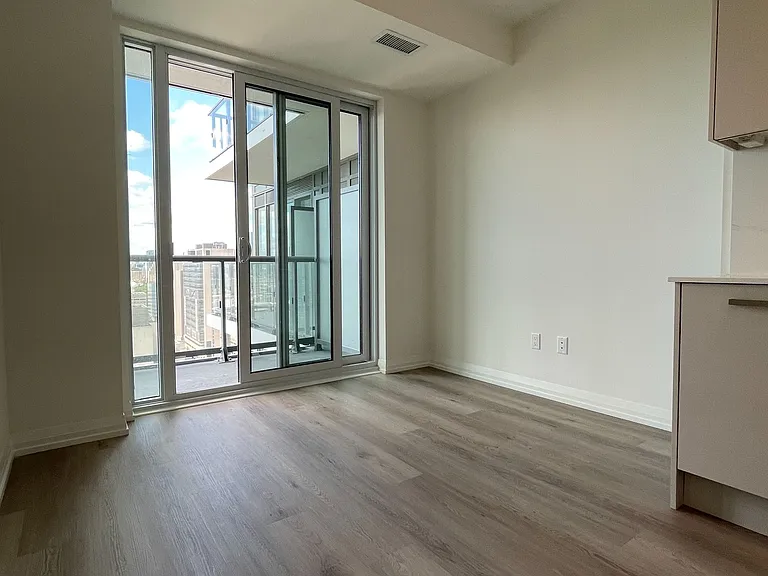 280 Dundas St W #2713 — Photo 6