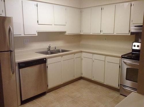 4th image of 221 Grand Ave W APT 107