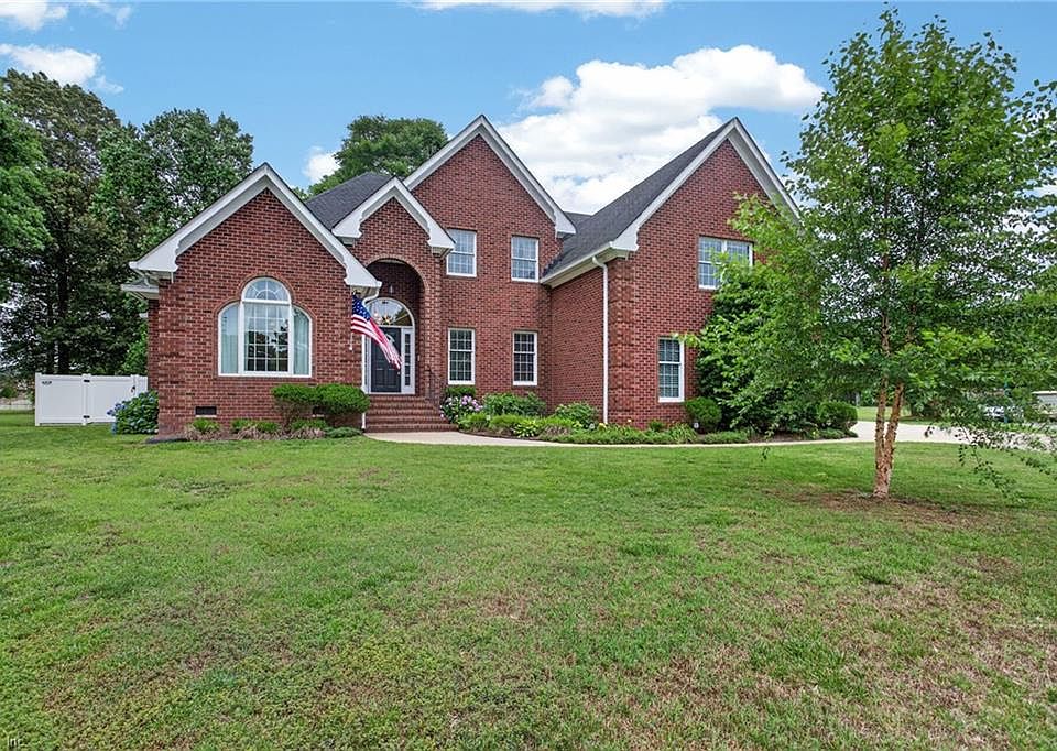 1st image of 605 Oxbow Ct