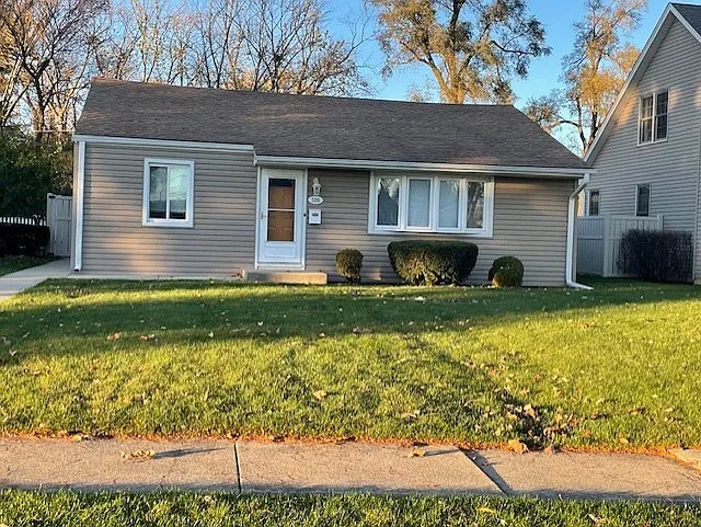 326 W Adams St photo 1