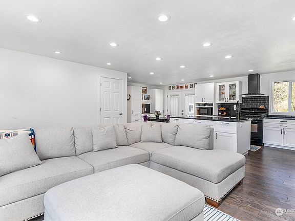 5th image of 7709 192nd Avenue E