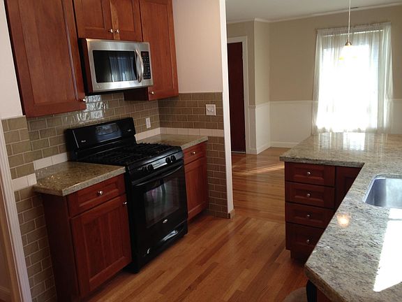 5th image of 321 Linden Ave