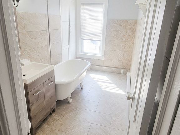 2nd image of 970 6th St E #2