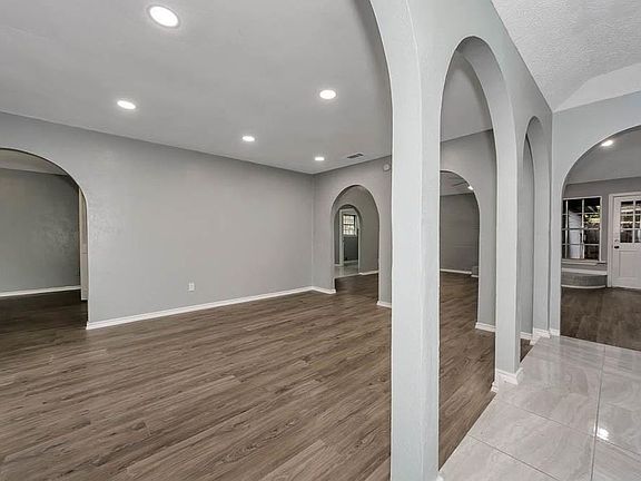 3rd image of 8801 Greenhaven Dr